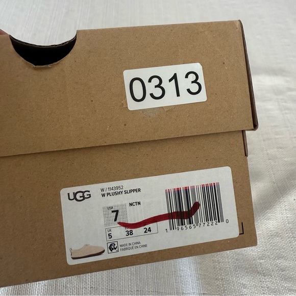 UGG PLUSHY SLIPPERS - Picture 10 of 10